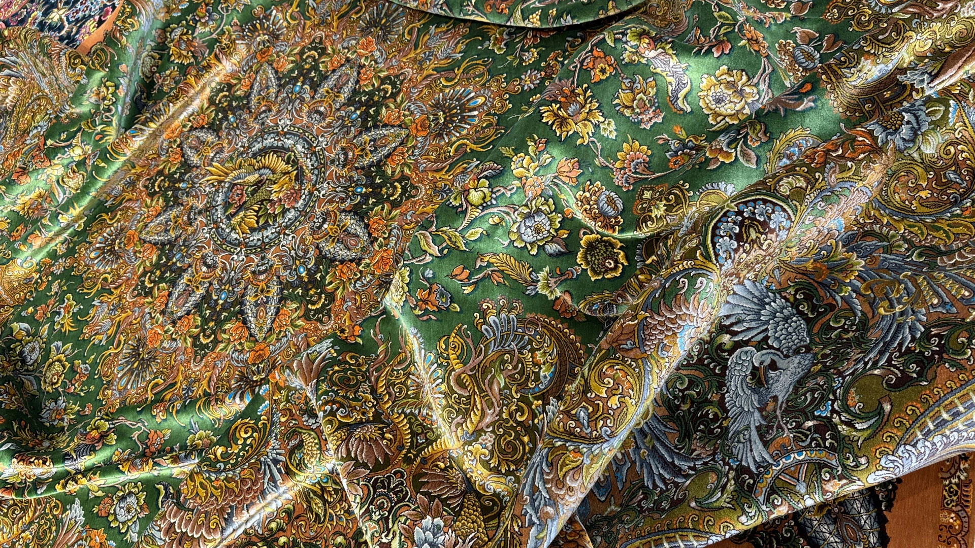how-to-price-authentic-persian-silk-rugs-esilkcarpet.com - نحوه قیمتگذاری فرشهای ابریشم اصل ایرانی برای خریدی دقیق