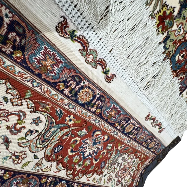 تصویری از پشت فرش دستباف تبریز چلسی و تراکم بافت آن – esilkcarpet.com