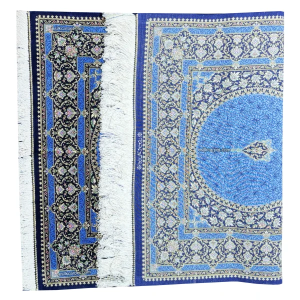 بافت دستباف فرش ابریشم لچک ترنج آبی قم، کیفیت و دقت بی‌نظیر در هر گره. esilkcarpet.com
