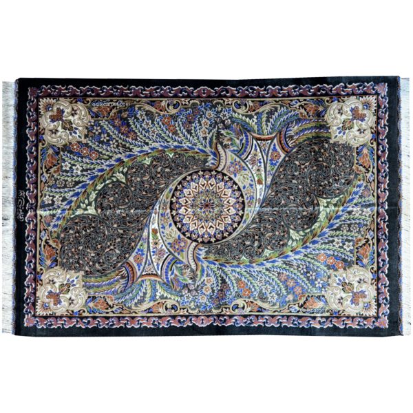 حاشیه دقیق و ظریف فرش ابریشم دستباف لچک ترنج زمینه مشکی، نمادی از هنر دست – esilkcarpet.com