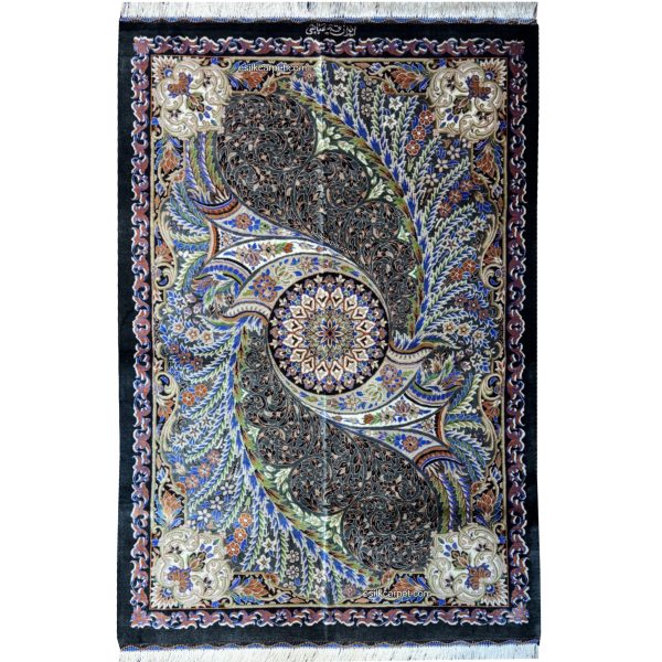 فرش ابریشم دستباف لچک ترنج زمینه مشکی لوکس با طراحی کلاسیک و رنگ‌بندی لوکس – esilkcarpet.com