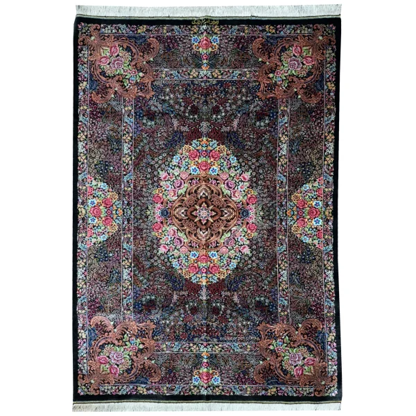جزئیات بافت فرش ابریشم طرح لچک ترنج زمینه مشکی دستباف، شاهکاری از هنر دست – esilkcarpet.com