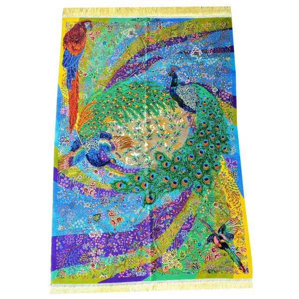 این فرش ابریشم دستباف طرح طاووس با رنگ‌های الوان، یک اثر هنری است که در سایت esilkcarpet.com در دسترس شما قرار دارد. فرش دستباف که هیچ‌گاه از مد نمی‌افتد.