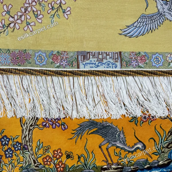 جزئیات بافت فرش دستباف تمام ابریشم قم با طرح درختی و رنگ خردلی 99×59 cm – esilkcarpet.com
