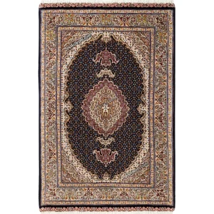 فرش دستباف ماهی اصل زمینه سرمه‌ای 7متن، سایز 150*100سانتیمتر