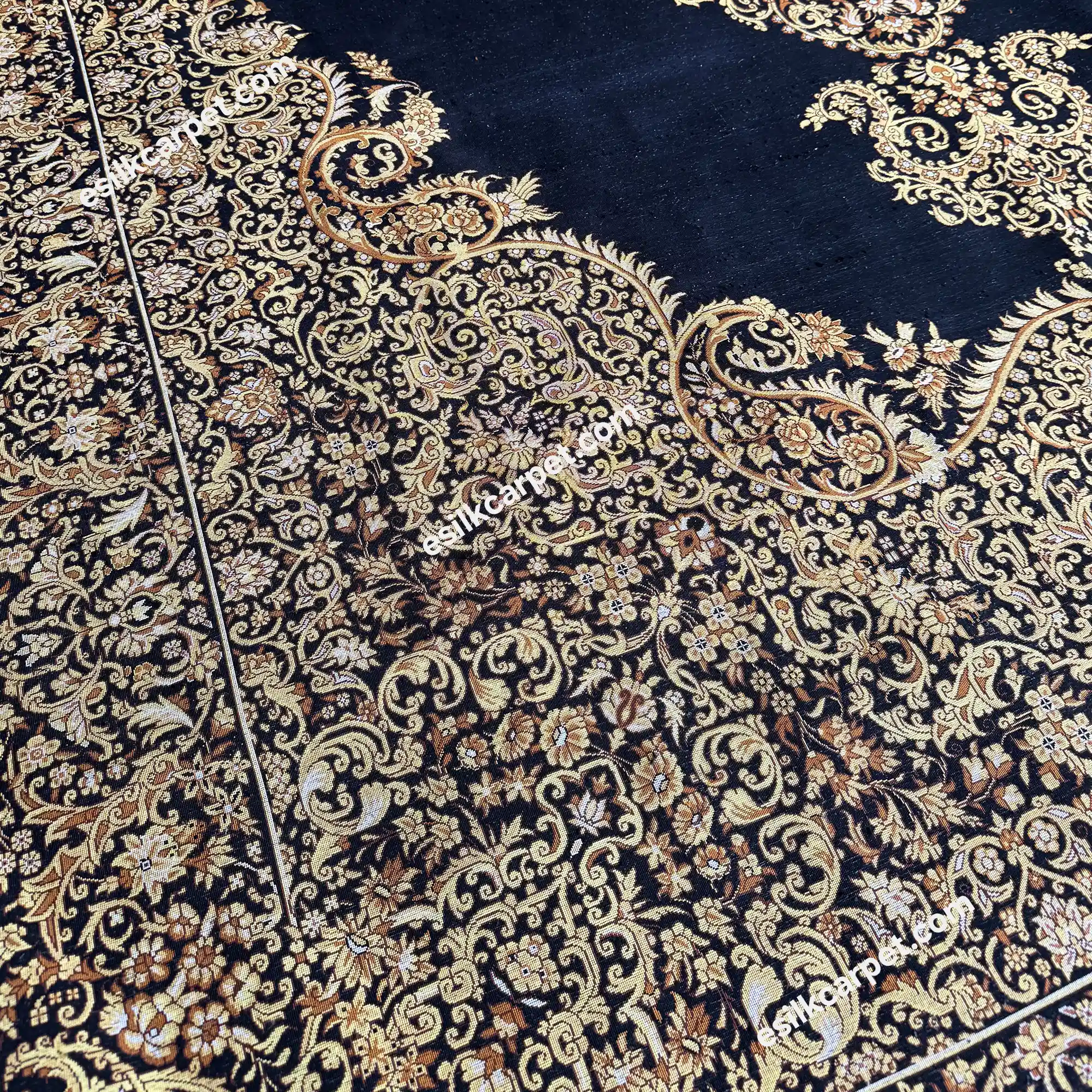 فرش ابریشم 6متری لچکترنج مشکی-طلایی - esilkcarpet.com